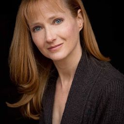 Melissa Lozoff 飾演 Dot