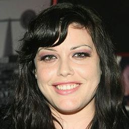 Mia Tyler 飾演 Marsha