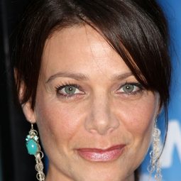 梅瑞迪斯·賽倫傑 飾演 Dr. Clea