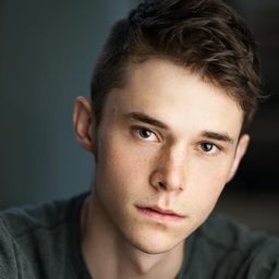 強納森·懷特瑟爾 飾演 Jonah Ross