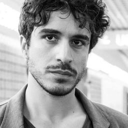 Gilberto Giuliani - 高年級姐妹會: 新篇章演員 飾演Porter 2