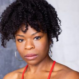 Nija Okoro - 星耀女孩：好萊塢篇演員 飾演Daphne