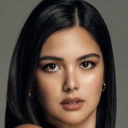 瑞亞·阿泰德 飾演 Agnes Antonio