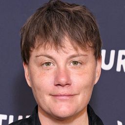 愛弗·梅納德 飾演 Regular Helen