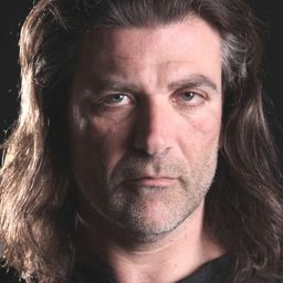 Ramon Canals 飾演 Jack Farr (voice)