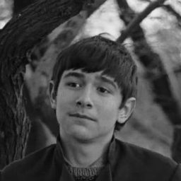 Oleg Vladimirsky 飾演 Aleksander 'Sasha' Ustinov