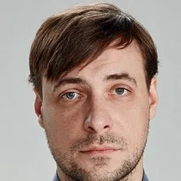 Yevgeni Tsyganov - 新聞制造者演員 飾演Herman