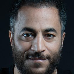 林斯馬克迪斯 飾演 Abou Sami