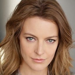 Camille Natta 飾演 Isa