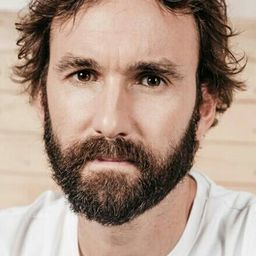 Iñigo Aranbarri 飾演 Joseba