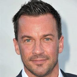 Craig Parker - 無人諦聽演員 飾演Henley
