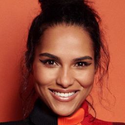 Saffron Hocking 飾演 Dootsie