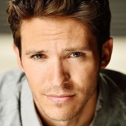 Caleb J. Spivak 飾演 Stephen Terrero