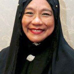 Wan Maimunah 飾演 Mak Wan