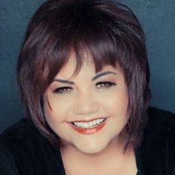 麗茲·梅靈 飾演 Lollie le Roux