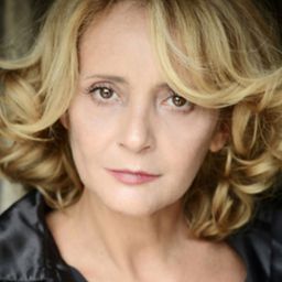 Marina Lorenzi 飾演 