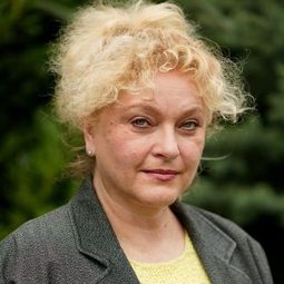 Ingrid De Vos - Gaston & Leo in Hong Kong演員 飾演Weduwe generaal