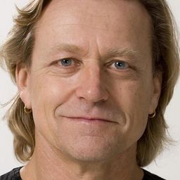 Michael Hurst 飾演 