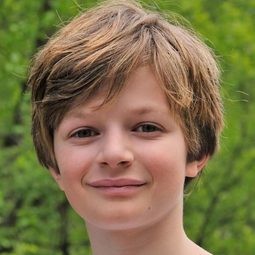 Jeremy Miliker 飾演 Ralph