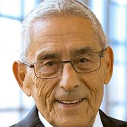 Sergio Chamy 飾演 Self