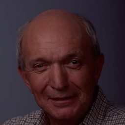 Bernard Barrow - 克勞丁演員 飾演Mr. Winograd