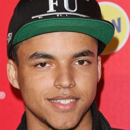 康納·克魯斯 - 七生有幸演員 飾演Young Ben