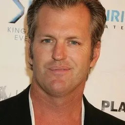 Dewey Weber 飾演 Toby