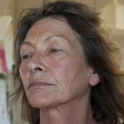 Gillian Jones 飾演 Vonnie