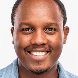 Abel Mutua 飾演 