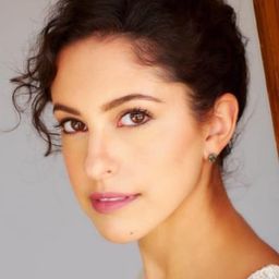 Laura Nicole Harrison 飾演 Tori Hausermann (as Laura Harrison)