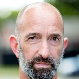 Rob LaBelle - 我家有個大屍兄演員 飾演Frank Murphy