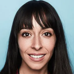 奧娜·卓別林 飾演 Varang