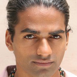 Deepak Ramapriyan - 血色守護演員 飾演Yogi