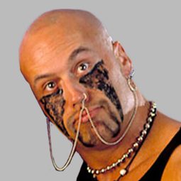 Glenn Ruth 飾演 Thrasher