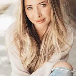 Hunter Daily 飾演 Lily