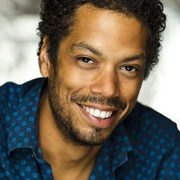 Manuel Rodriguez-Saenz 飾演 Gambler