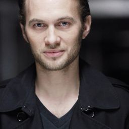 Thomas Durand 飾演 Gaspard