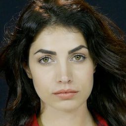 Giorgia Fiori 飾演 Restaurant customer (uncredited)