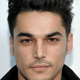 Niko Pepaj 飾演 Rob