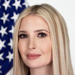 Ivanka Trump 飾演 Self