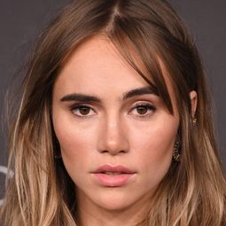 雪琪禾達侯絲 - 瑪莉安菲絲佛：破碎重生演員 飾演Self