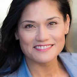 Celeste Oliva 飾演 Police Detective