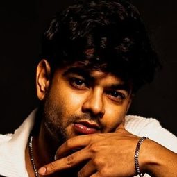 阿蘭·罕 - 女孩看過來演員 飾演Shiladitya Tiwari