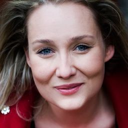 Monika Anna Wojtyllo 飾演 Kathrin