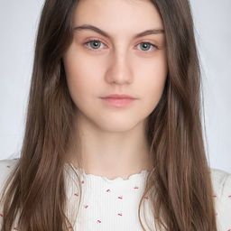 史蒂芬妮吉爾 飾演 Lucia