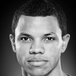 Tunji Kasim 飾演 Dumaine