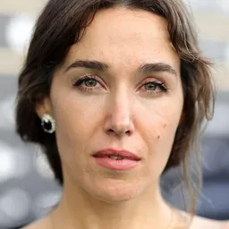 Arta Dobroshi - 巫不孤獨演員 飾演Stamena