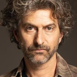 Sebastián Arzeno 飾演 Cuevas