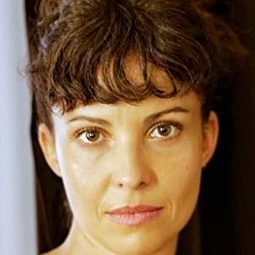 Aleida Torrent - 失落的鑰匙演員 飾演Treintañera