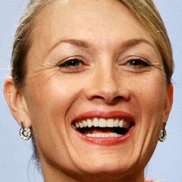 Siv Klynderud 飾演 Cecilie (segment "Dressmann")